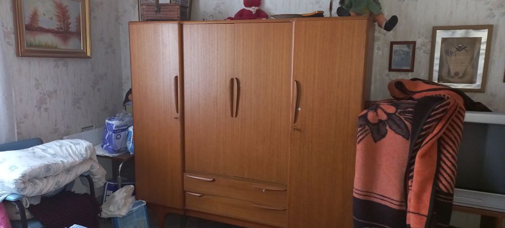 Meubles et tables teck
Vide maison toit doit &ecirc;tre dispara&icirc;tr Meubles