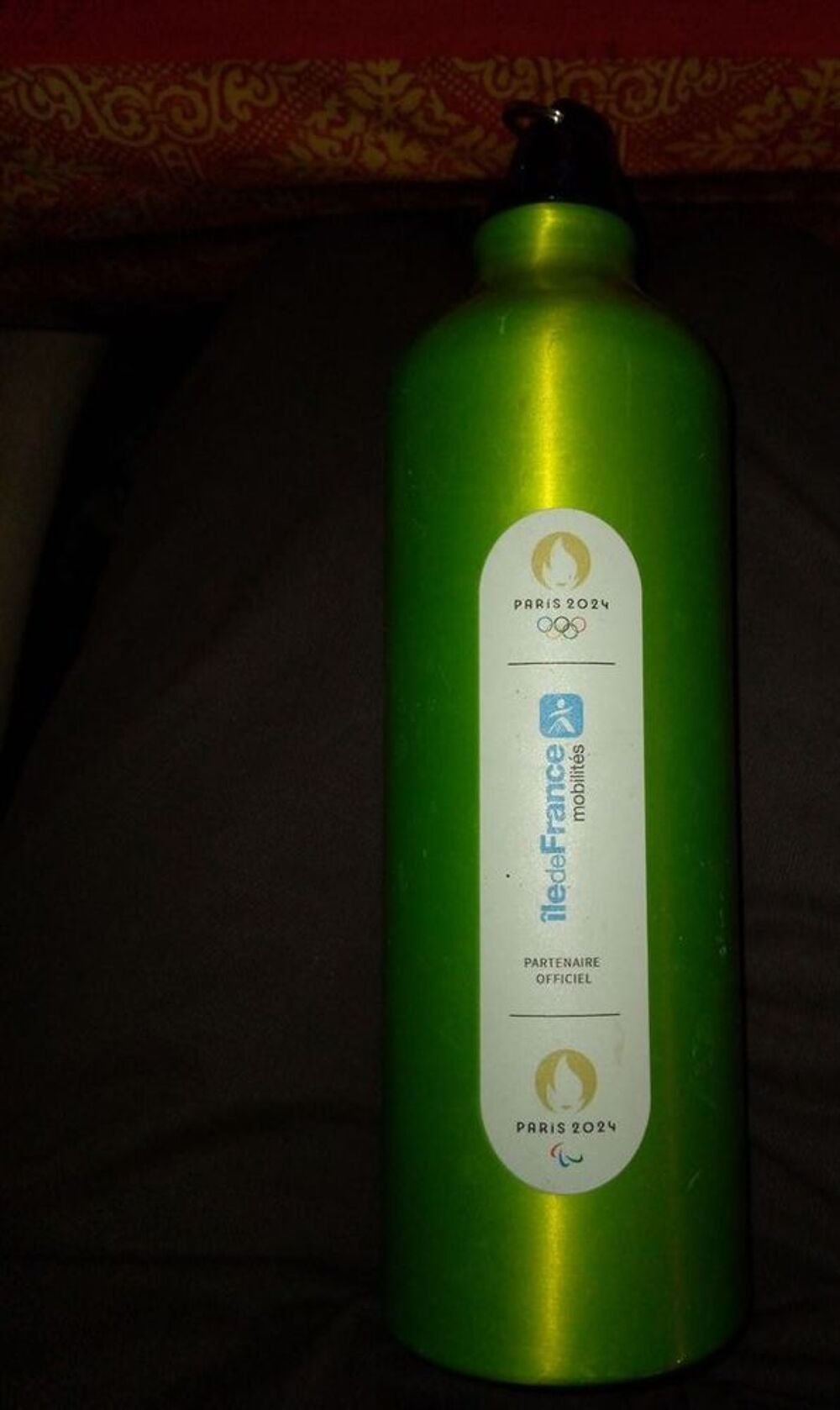 2 gourdes forme bouteille aluminium : 0.4 et 0.75 l Sports