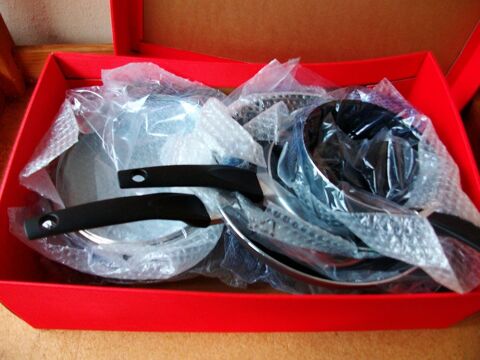 Set 5 pi�ces Batterie Cuisine dans coffret- neuf 40 Bouxwiller (67)