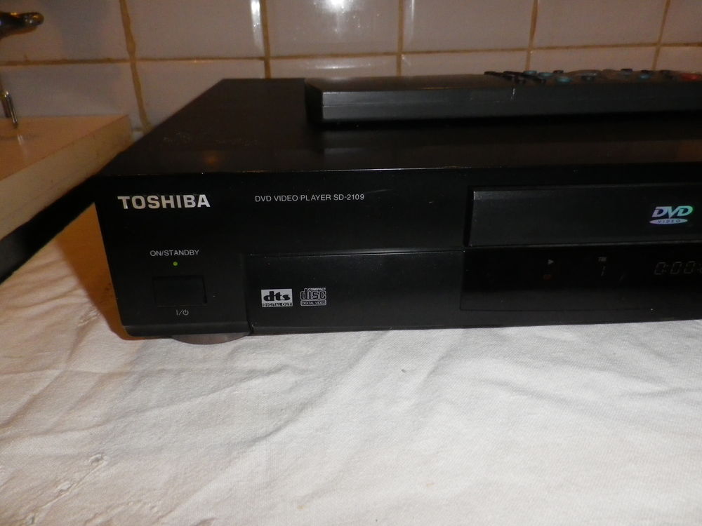 Toshiba SD-2109E Lecteur vid&eacute;o CD et DVD noir Audio et hifi