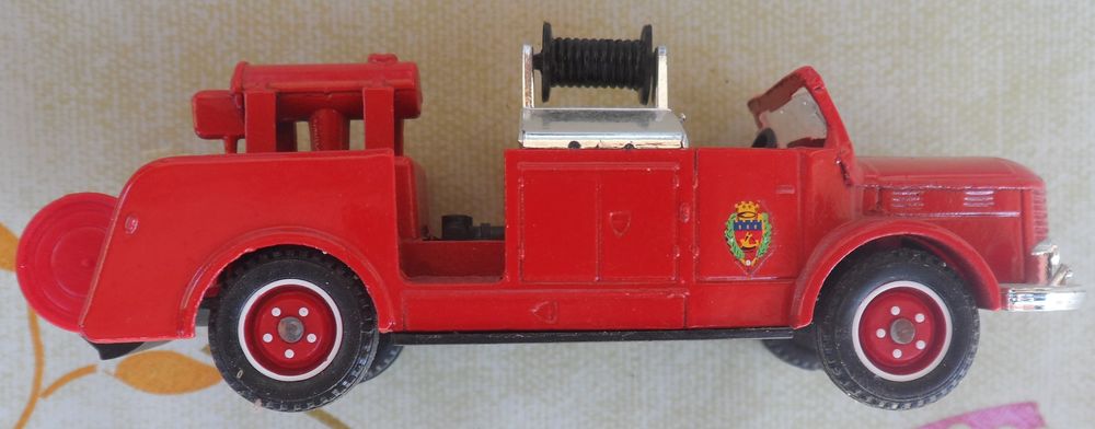V&eacute;hicule de POMPIERS
SOLIDO made in France
HOTCHKISS H-6 G54 
