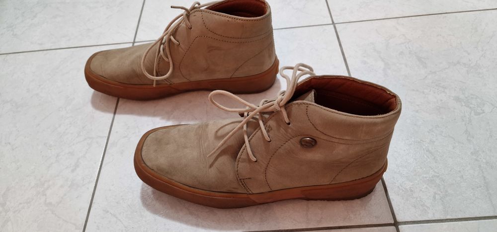 Chaussures montantes Cuir et semelles en cr&ecirc;pe taille 40 Chaussures