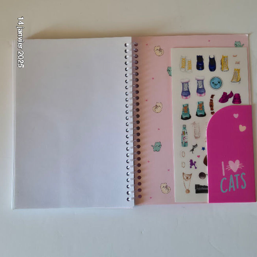 Top model de poche, album &agrave; colorier, 100 feuilles Jeux / jouets