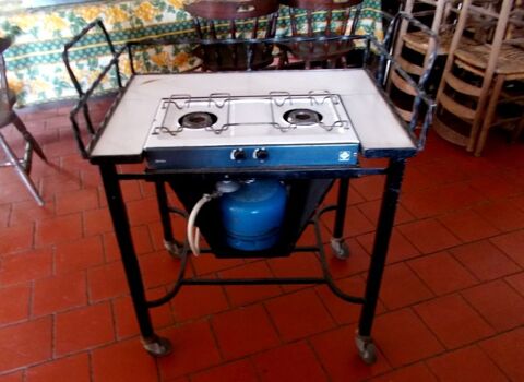 Table � gaz en Fer Forg� faite sur mesure 1960  roulettes 500 Monflanquin (47)