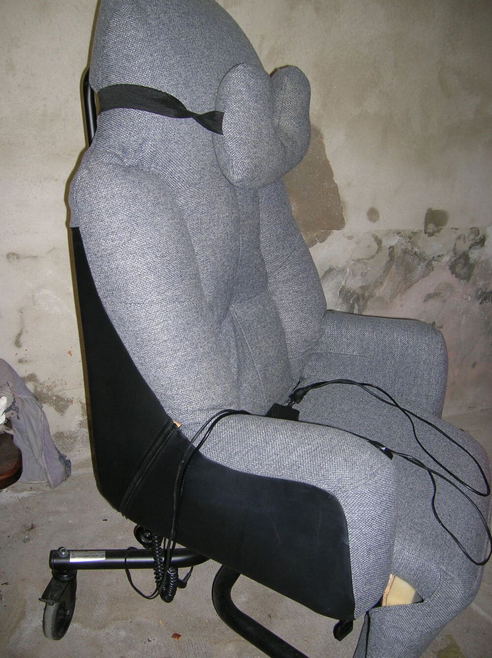 fauteuil &agrave; pousser &eacute;lectrique tissu gris Meubles