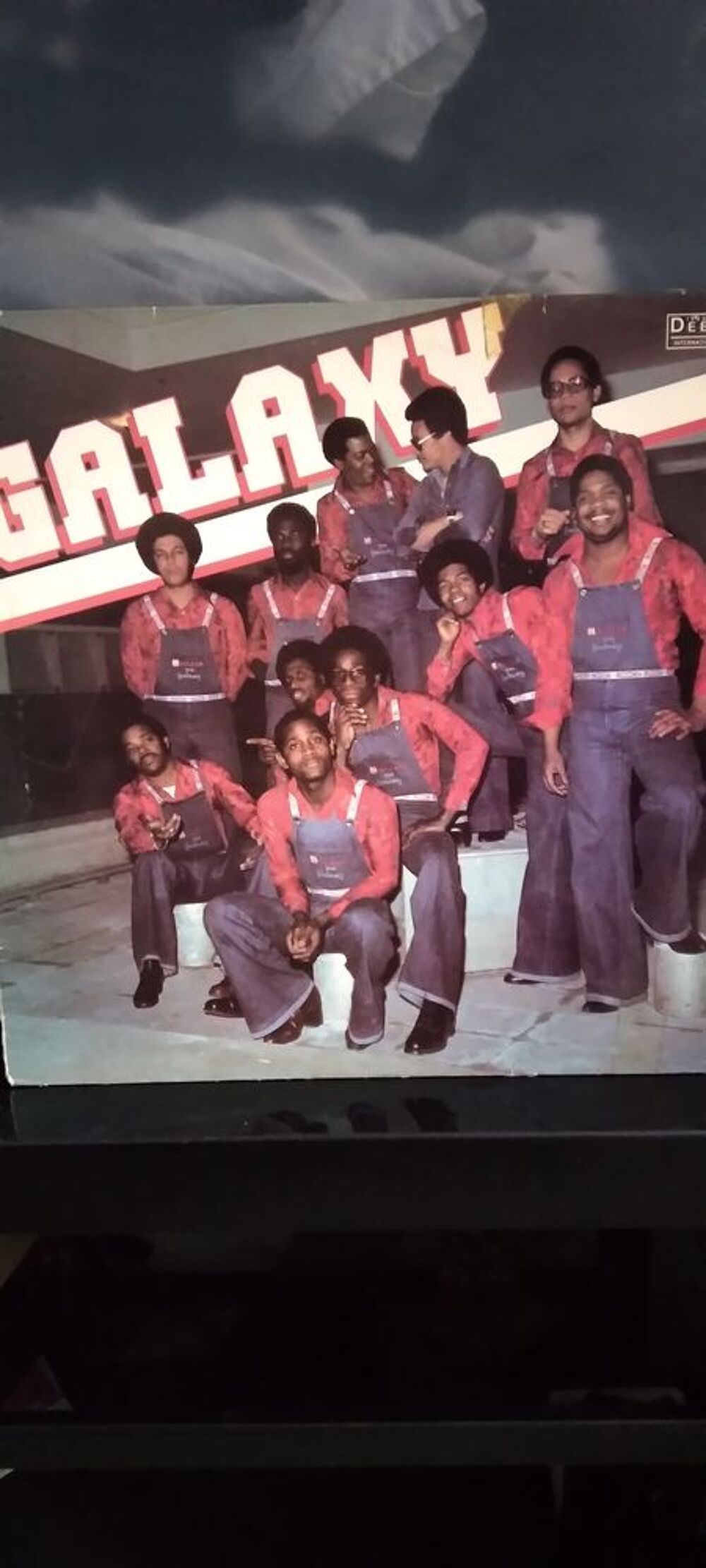 UN ALBUM DE MUSIQUE TROPICALE CD et vinyles