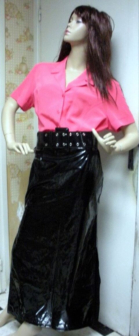 Nombreux vetements femme cuir ,simili cuir ,vynile ,etc   50 Croix (59)