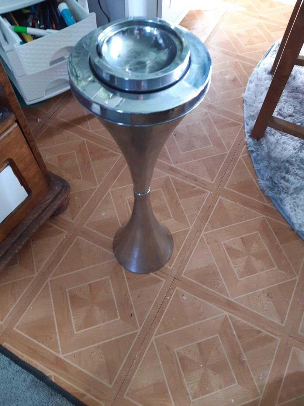1 cendrier sur pied tout inox Décoration