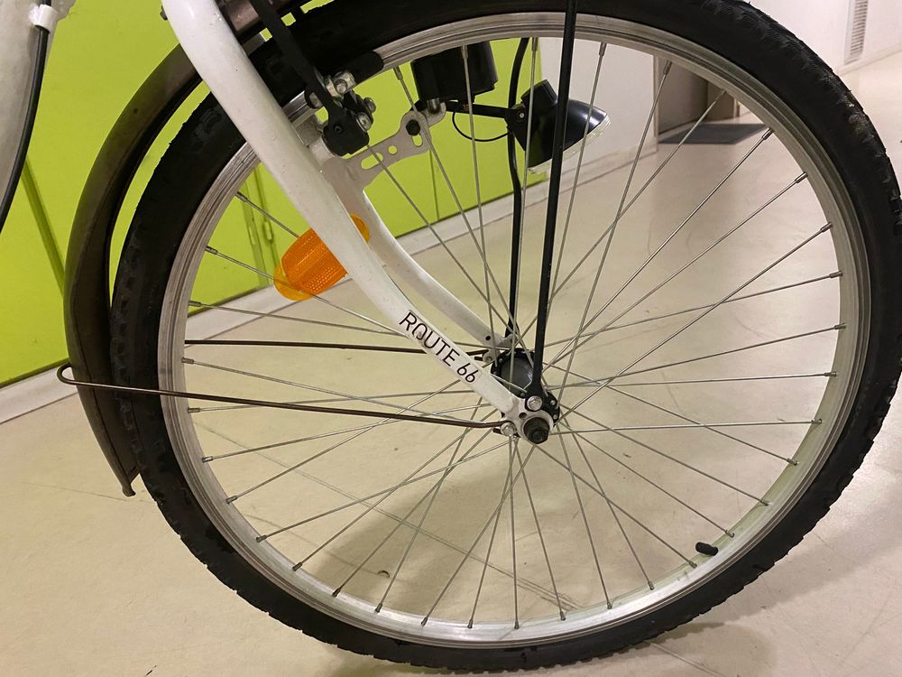 V&eacute;lo Urbain Blanc &quot;Route 66&quot; avec Panier Vlos