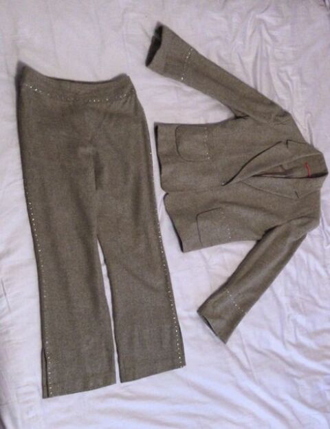 Ensemble tailleur beige veste et pantalon Alain Manoukian Rueil-Malmaison (92)