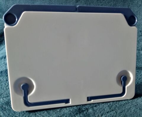 Tr�s joli support ergonomique pour une lecture sans fatigue. 18 Rennes (35)