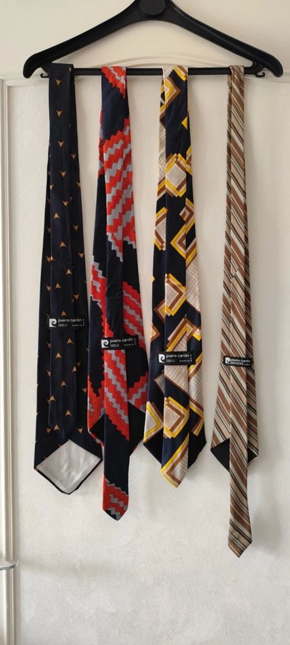 Cravates Soie Pierre CARDIN - Lot de 4 Vêtements