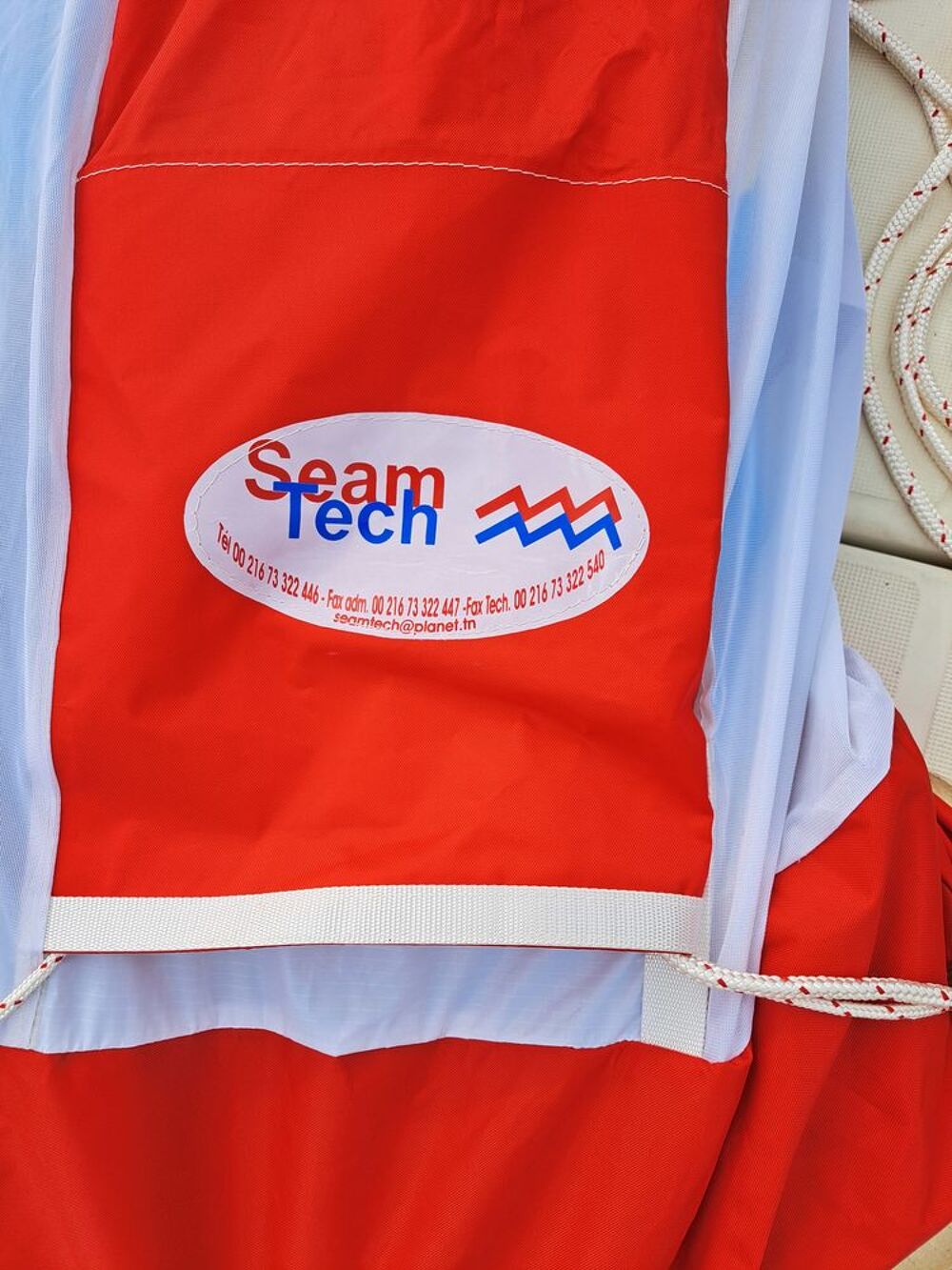 Tr&egrave;s beau Spinnaker tri radial avec sa chemise Sports