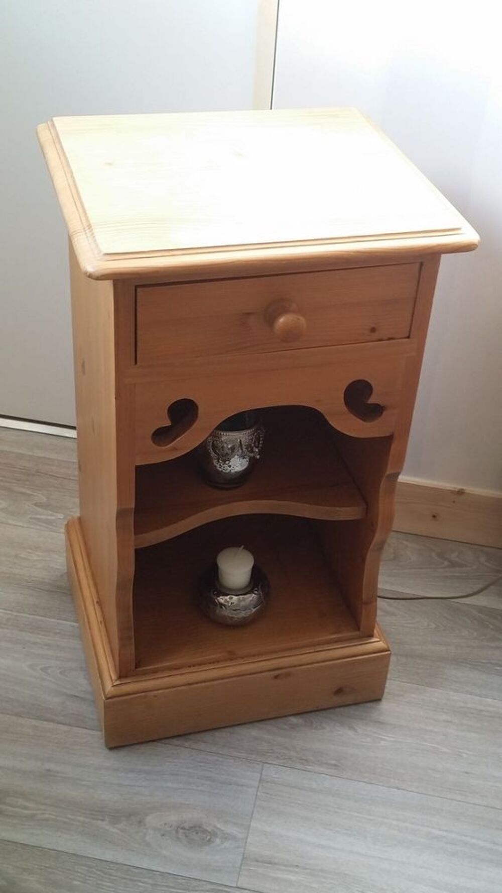 Table de chevet
Meubles