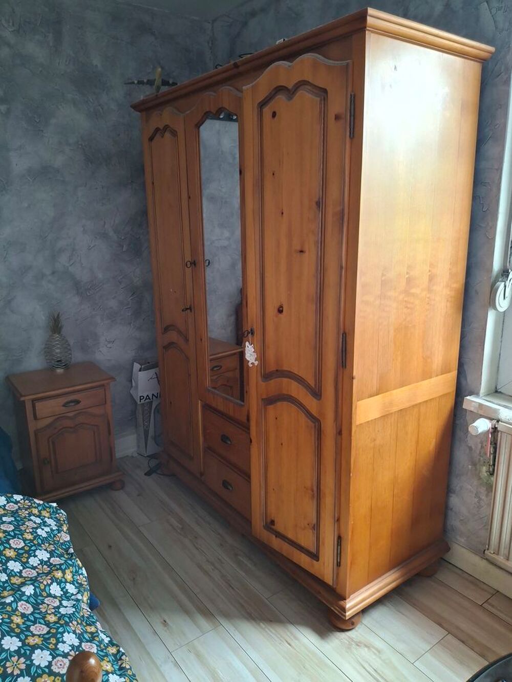Chambre compl&egrave;te 100% en pin massif
Meubles