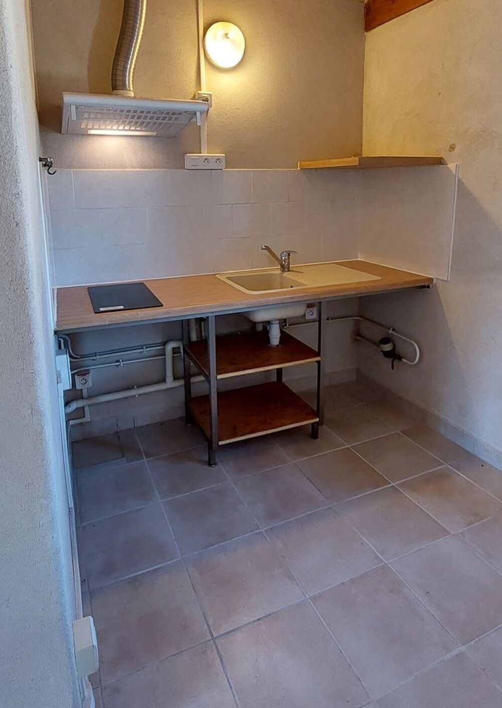 Location Appartement Logement vide entièrement rénové, situé dans un ancien Mas Alès