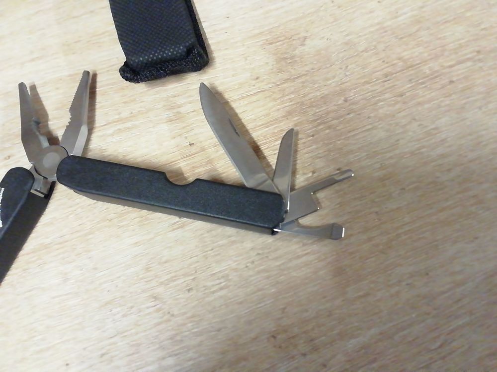 Pince multifonction neuve pour offrir Bricolage