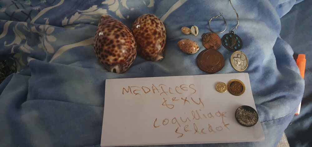 Je suis Audrey je mes bijoux collier bracelet bague Bijoux et montres