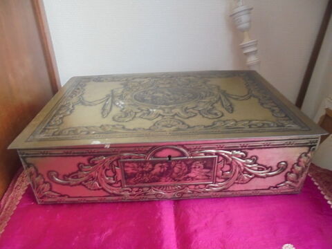 grande boite en fer , ancienne  35 Romorantin-Lanthenay (41)
