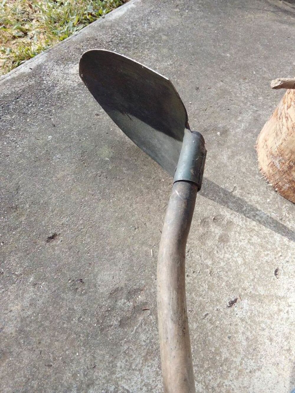 Pelle ronde pour chantier Jardin