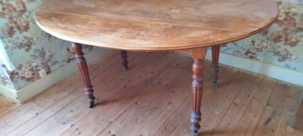 Table ovale roulante Meubles