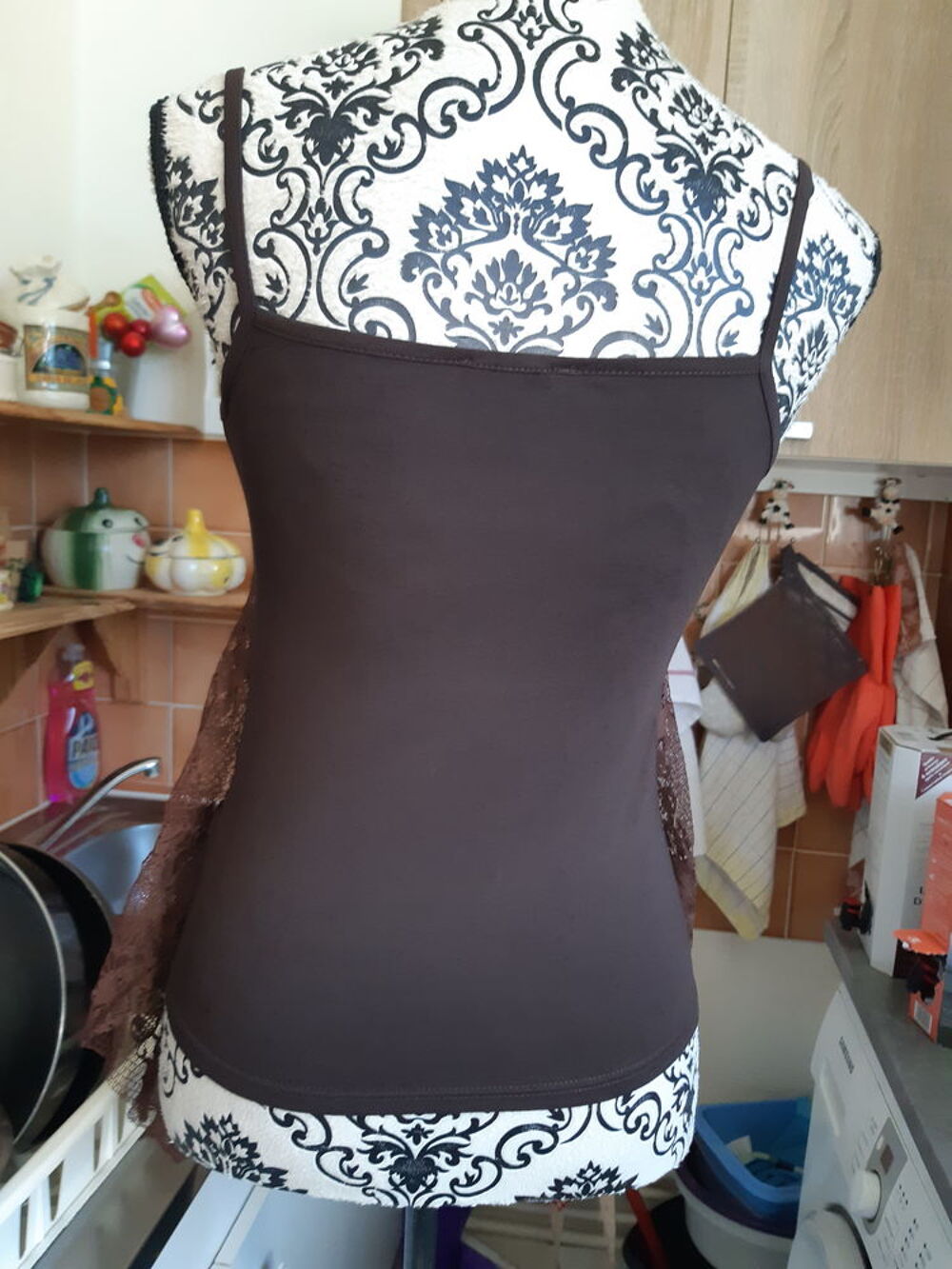  top marron dentelles NEUF SINEQUANONE taille 2
Vêtements