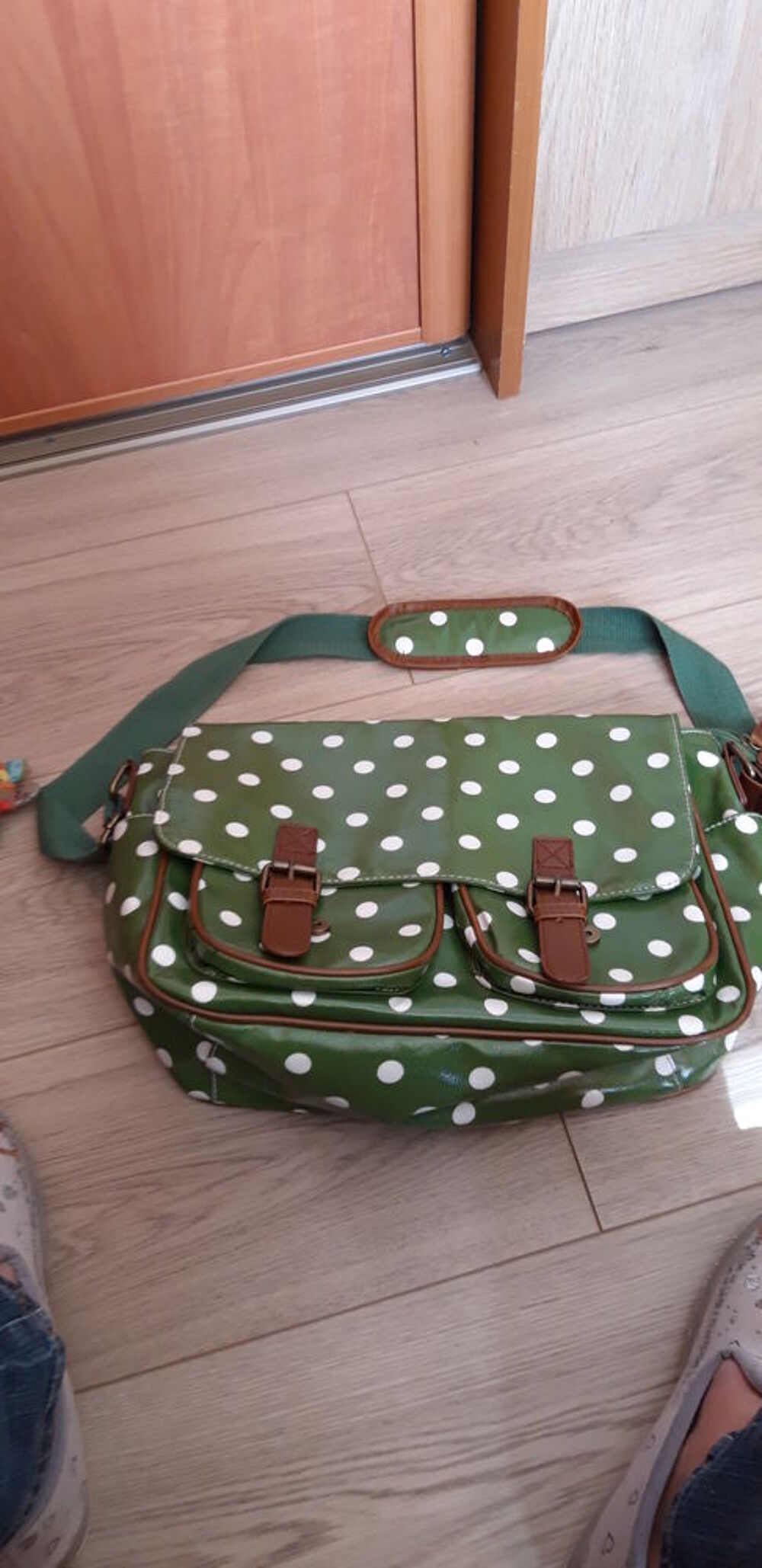Sac besace vert avec petits pois blanc Maroquinerie