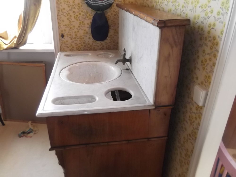 MEUBLE DE TOILETTE Meubles