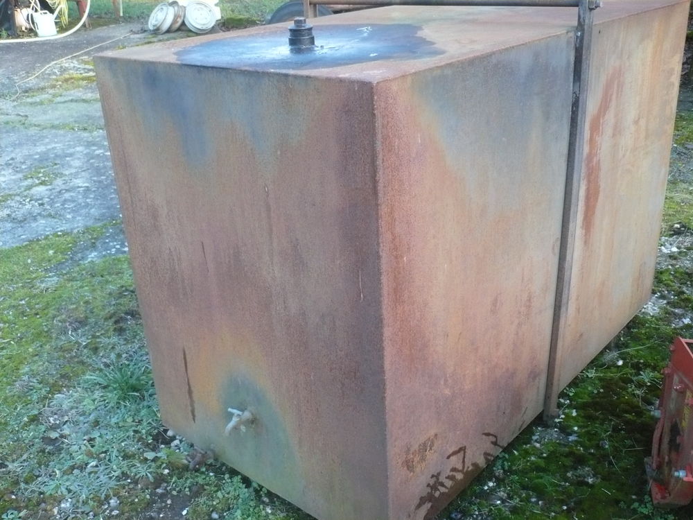 Cuve &agrave; fuel en acier. Bricolage