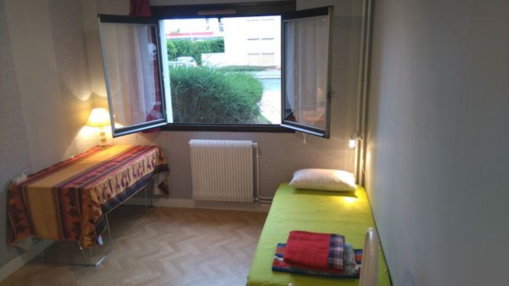 Location Appartement studio 19 m2 Saint Marceaux  430 euros libre aout 2023 Reims