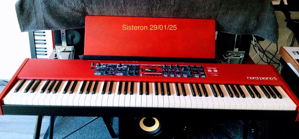 Nord piano 5 88 avec moniteurs 80 watts Instruments de musique