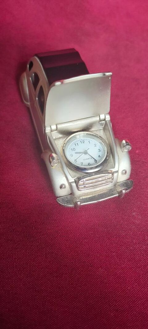 Voiture miniature citroën 2CV en métal lourd avec pendule 45 Avermes (03)