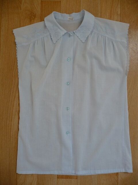 Chemisier sans manches bleu ciel T.38 10 Celles-sur-Belle (79)