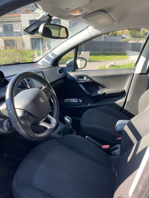 Peugeot 208 1.2 PureTech 82ch BVM5 Style 2017 occasion Grenoble 38000