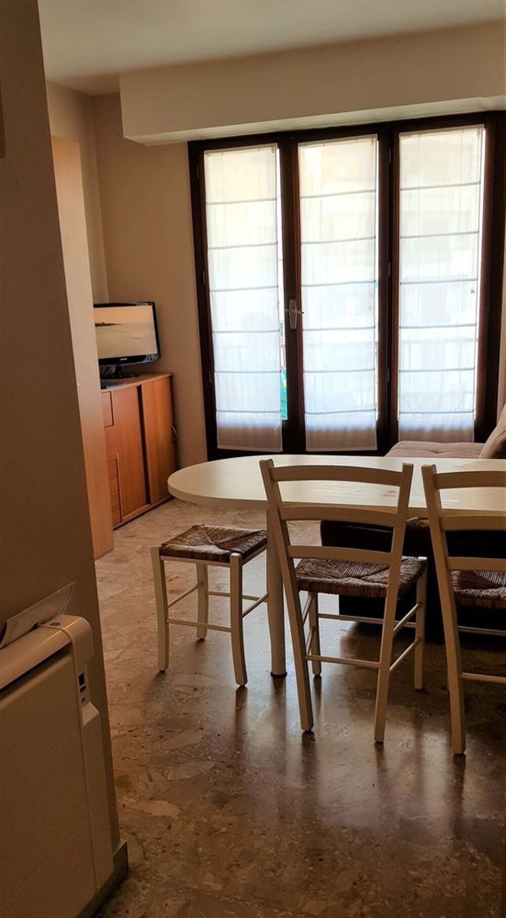   Studio meublé et équipé 