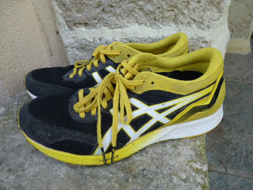 Baskets gar&ccedil;on 40 chaussures sport noir jaune TBE Chaussures