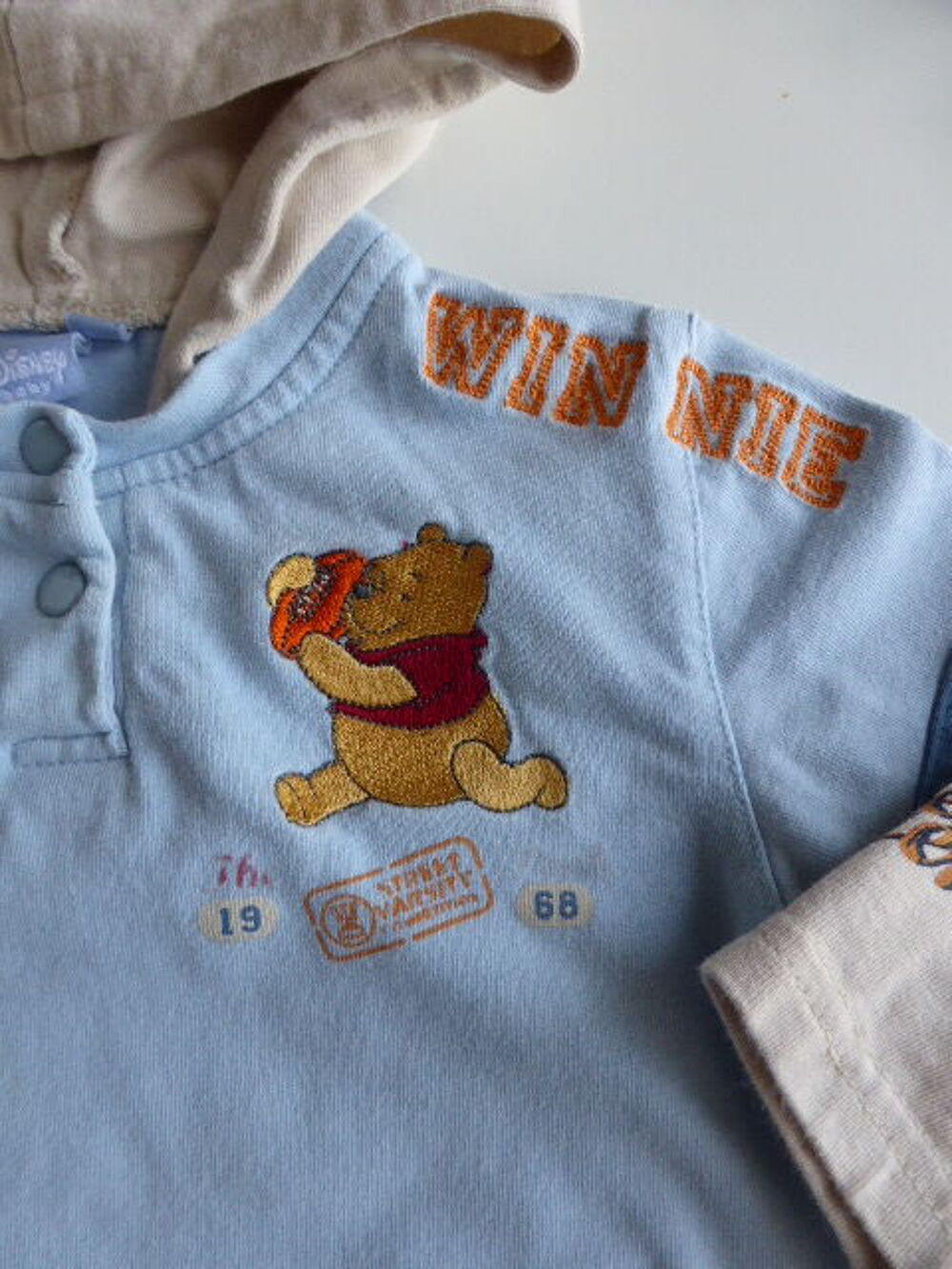 Disney tee shirt &agrave; capuche manches longues Winnie 18 mois Vêtements enfants