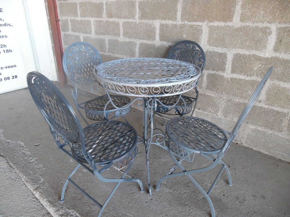 SALON DE JARDIN FER FORGE QUATRE CHAISES PLIANTES Jardin