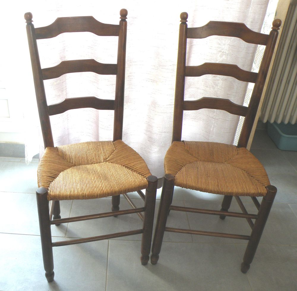 2 CHAISES RUSTIQUES PAILLEES Meubles