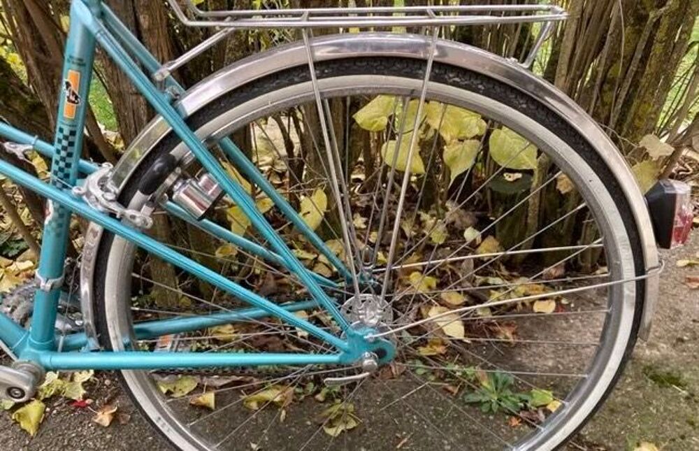 Peugeot vintage femme restaur&eacute; ? 15 vitesses ? pr&ecirc;t &agrave; rouler Vélos