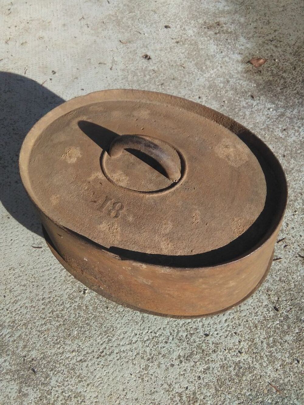 cocotte en fonte avec pied Décoration