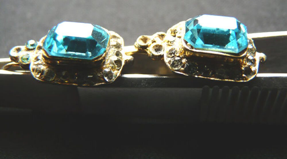 Paire de Boucles d'Oreilles de 2 Topazes Bleues 19i&egrave;me Or Bijoux et montres
