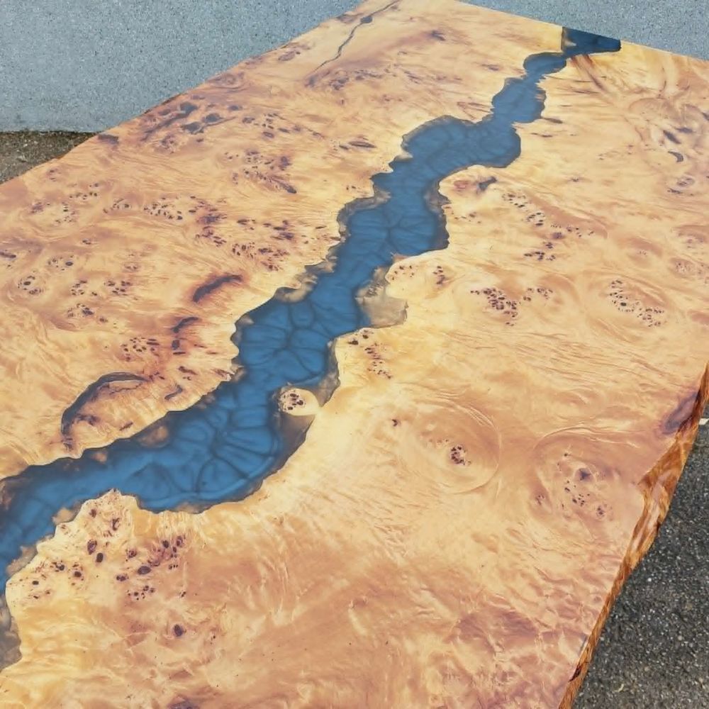 Table &agrave; manger neuve et unique en loupe de Peuplier et r&eacute;sin Meubles