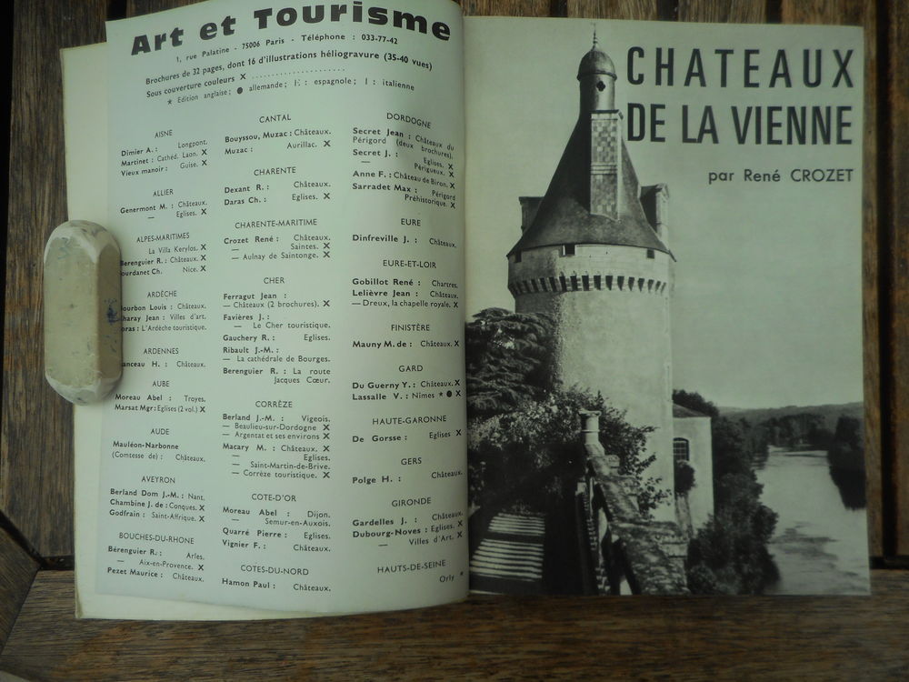 Livre &quot;Tourisme en France: La Vienne&quot; Par Ren&eacute; Crozet Livres et BD