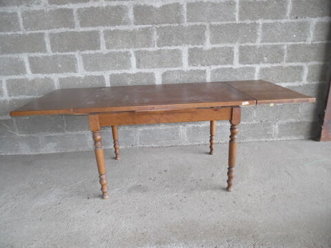 TABLE AVEC RALLONGES
DIM
120 SUR 80  H 74
200 SUR 80 H 74
50 Ouroux-sur-Sa�ne (71)