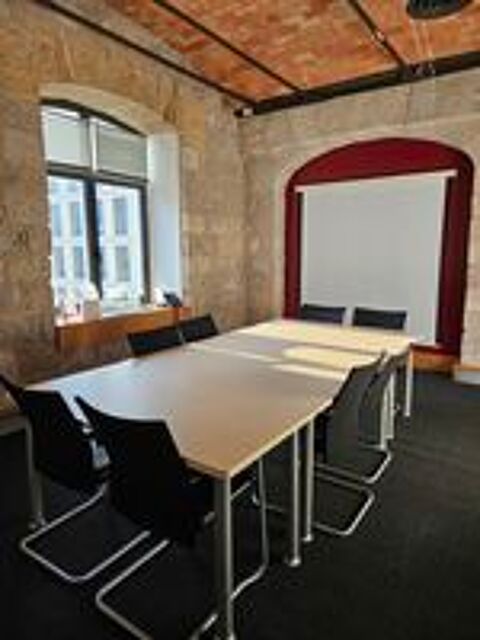   Espace de bureau ouvert tout compris pour vous-même et votre équipe à Marseille Les Docks  