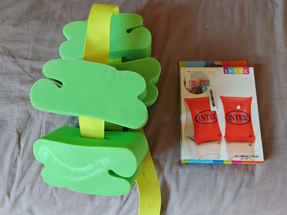 lot ceinture + brassards piscine
Puériculture