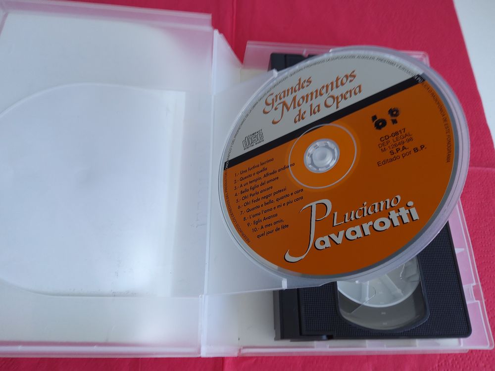 K7 VHS + CD Luciano PAVAROTTI chante No&euml;l DVD et blu-ray