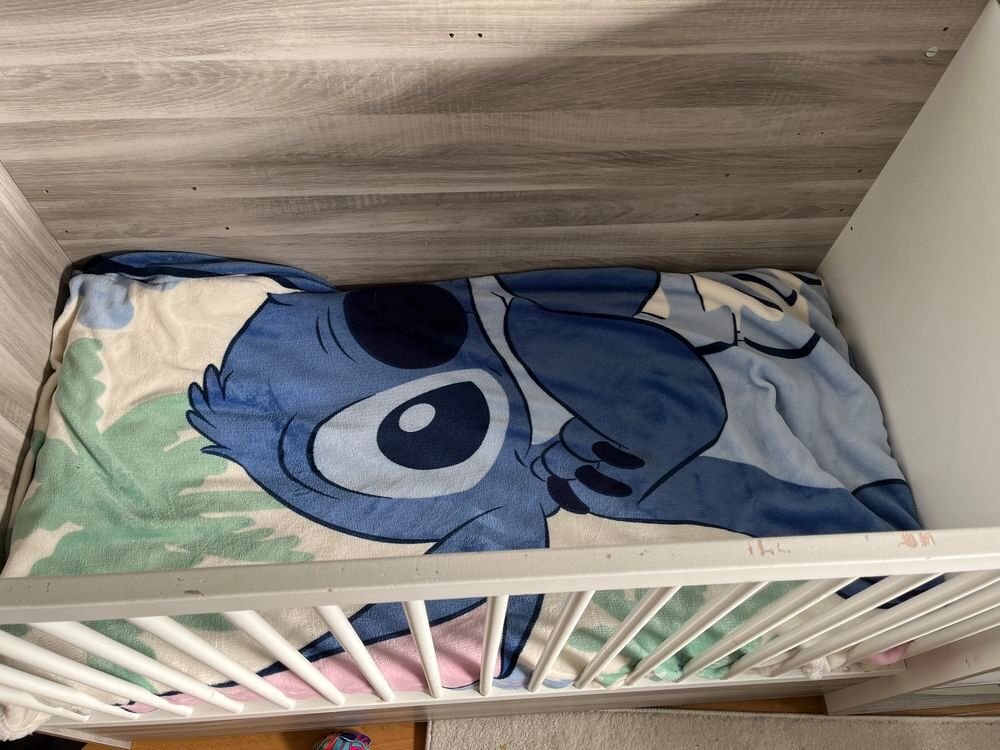 Lit b&eacute;b&eacute; combin&eacute; avec table &agrave; langer Mobilier enfants