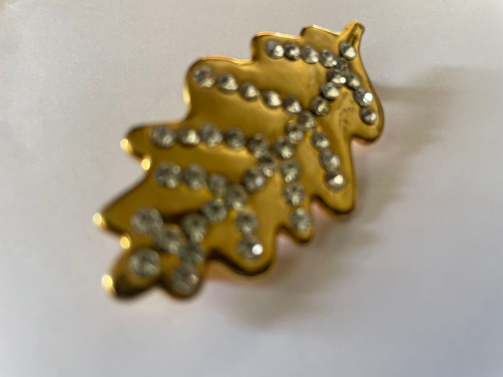 Broche dor&eacute; feuille de ch&ecirc;ne PM strass Ines De La Fressange Bijoux et montres
